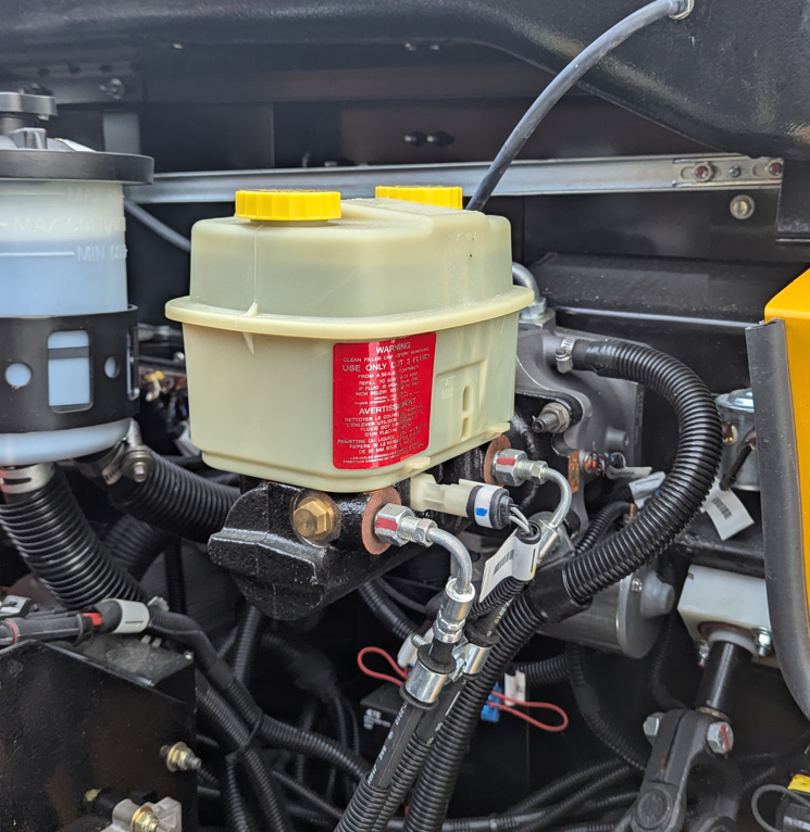 Master cylinder for hydraulic braking system