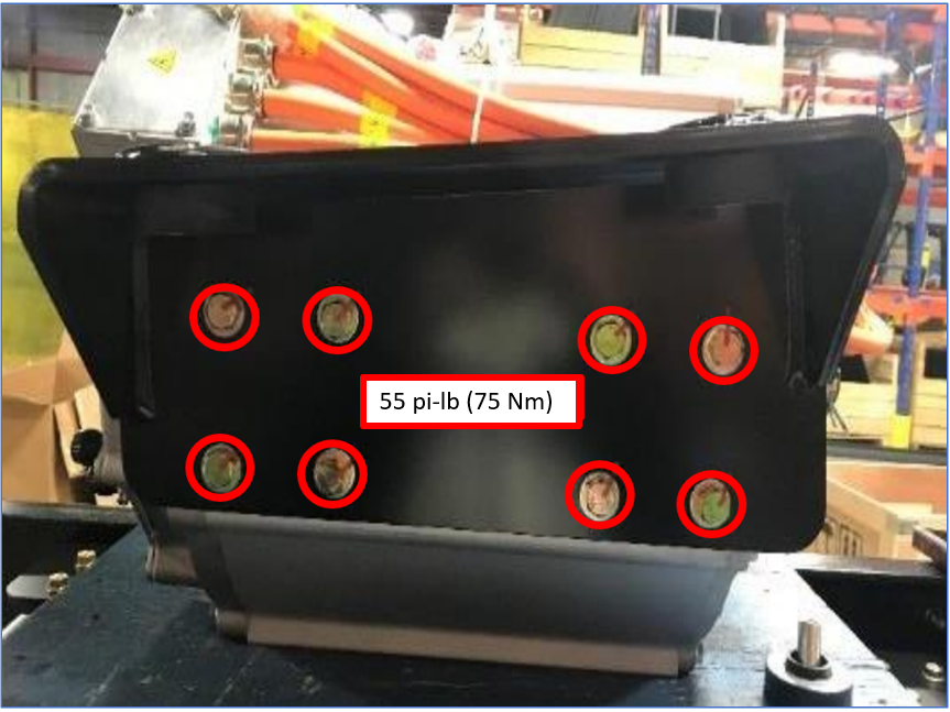– Fixations du moteur aux supports latéraux